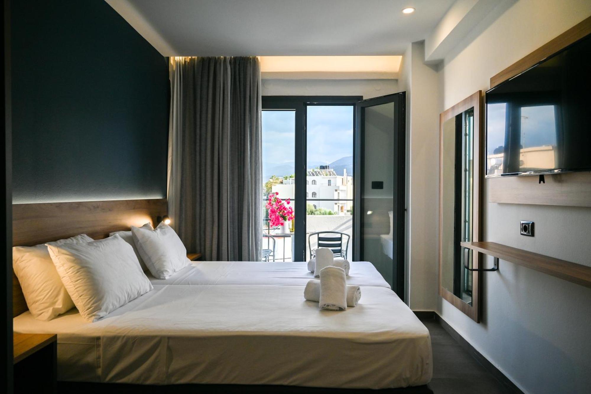 Pollis Hotel Hersonissos  Esterno foto